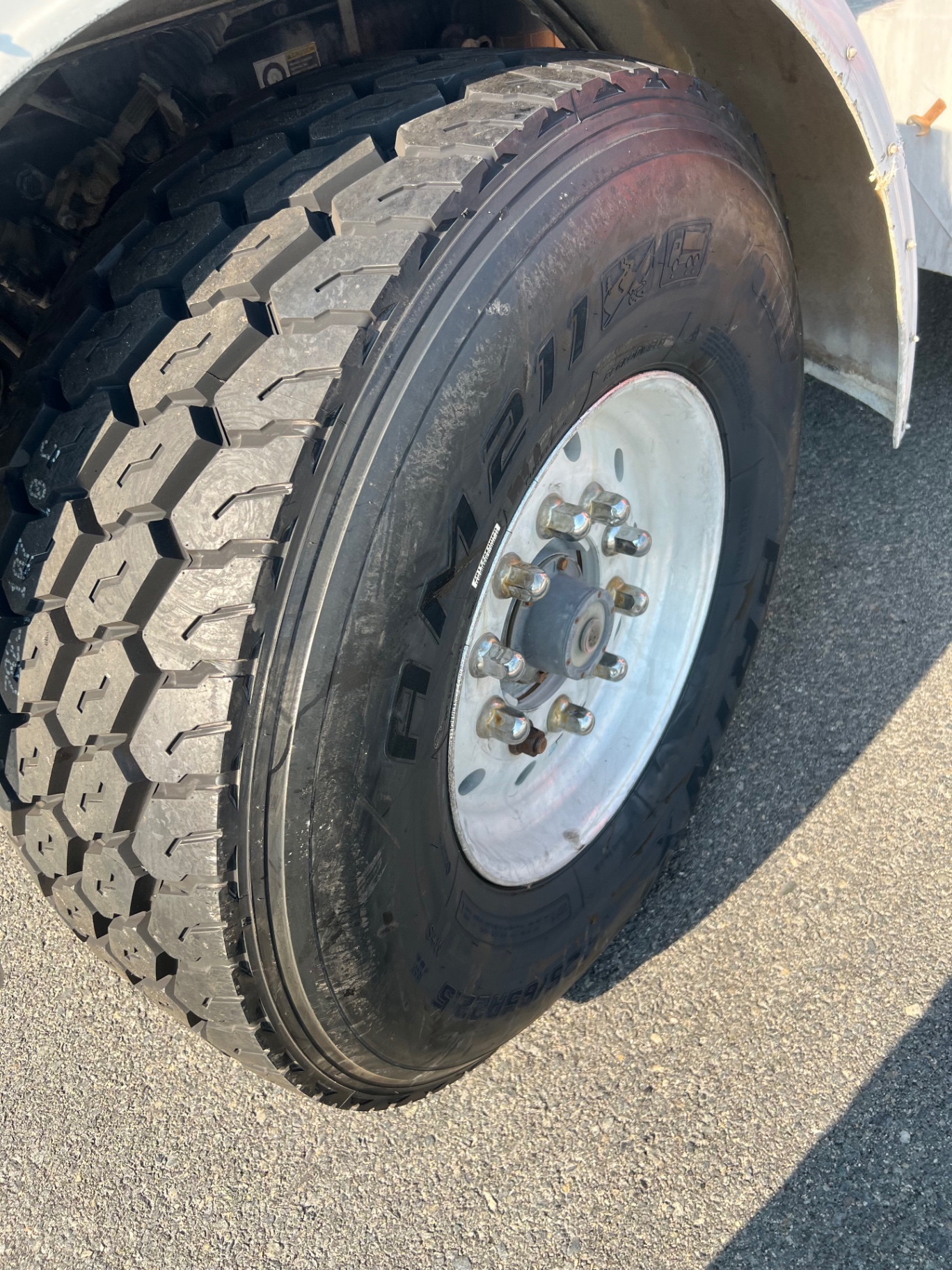 Mobile tire replacement on the road